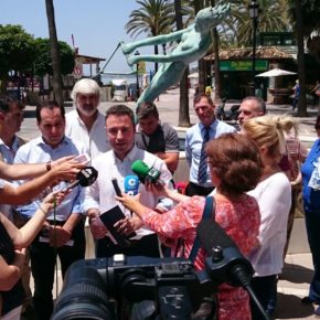 Guillermo Díaz defiende en Marbella soluciones definitivas para las playas y llama a la responsabilidad para no manchar la imagen de la ciudad