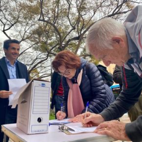 Toro anima a los vecinos de Fuengirola a participar en la recogida de firmas para la residencia de mayores